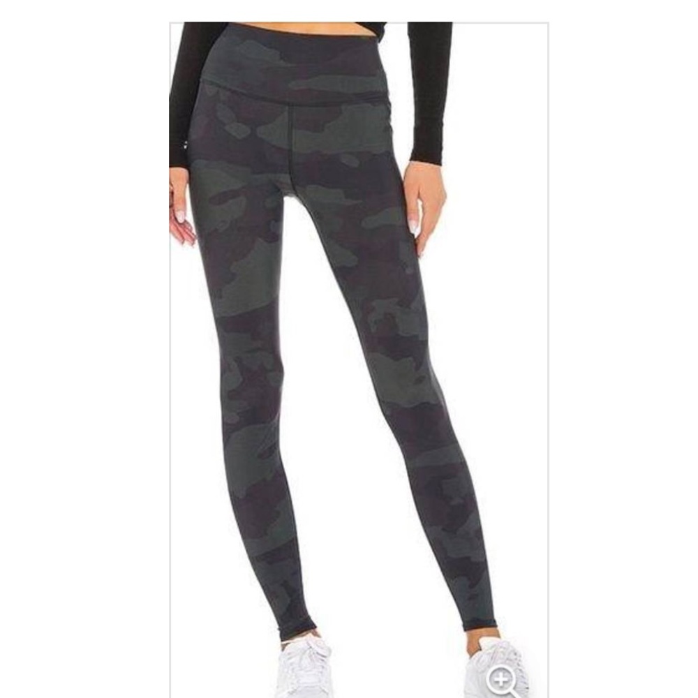 Alo Yoga Alo High Waist Vapor Legging in Hunter Camouflage